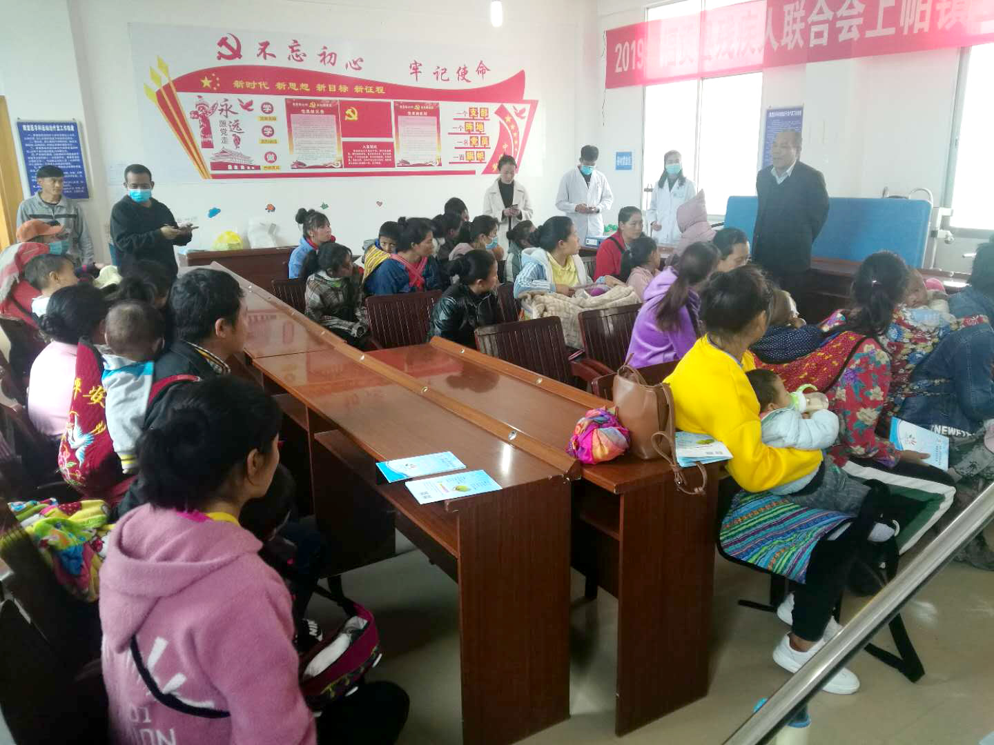 醫(yī)院赴怒江州瀘水市、福貢縣篩查，翻譯相伴積極宣傳救助政策！