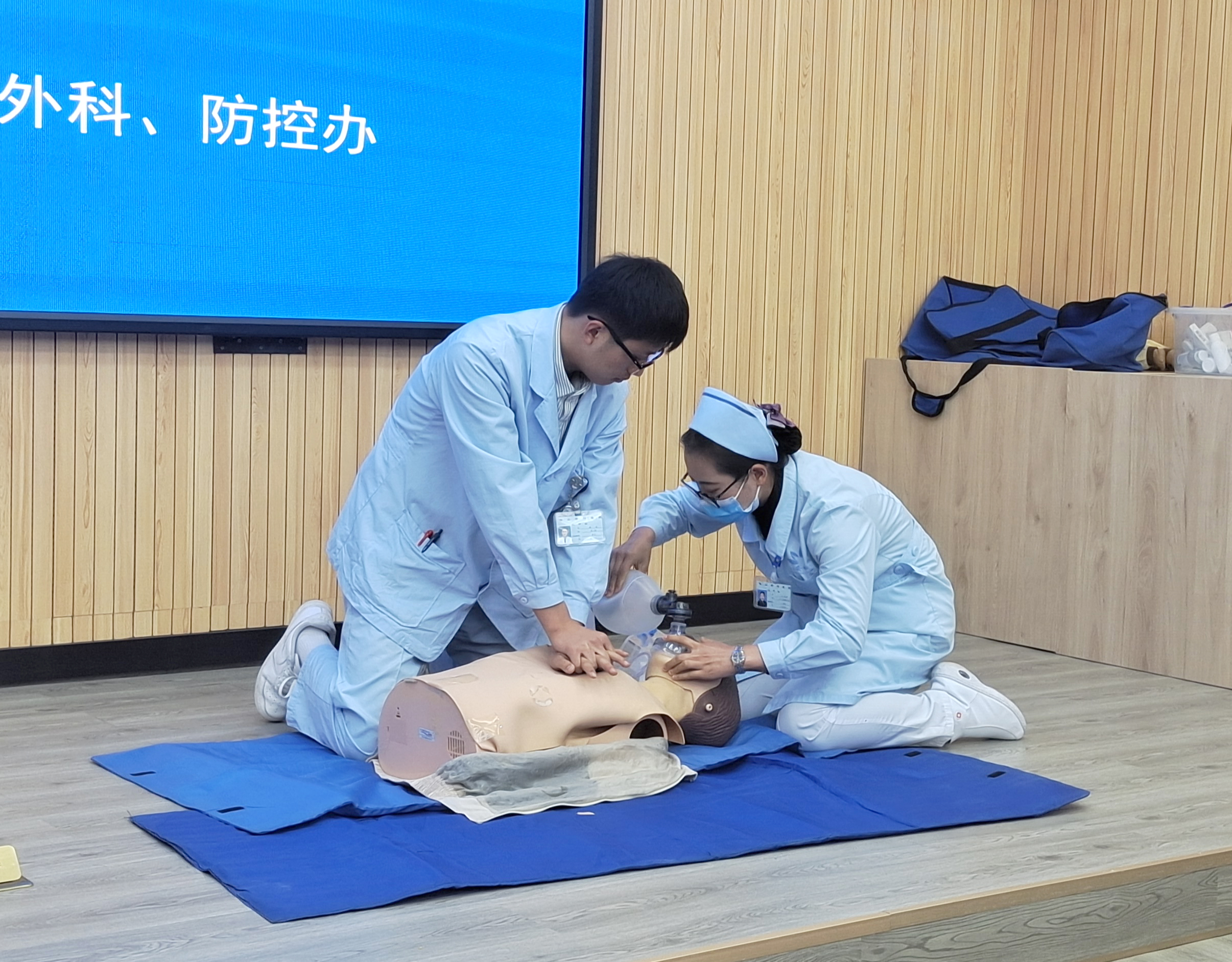 【保山安利醫(yī)院】醫(yī)務(wù)人員到保山城投建設(shè)發(fā)展（集體）有限公司開展系列急救、防控知識(shí)培訓(xùn)